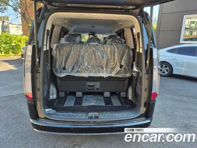 Hyundai Staria 2025 — Photo 5/20