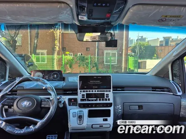 Hyundai Staria 2025 — Photo 6/20