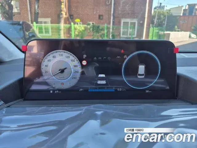 Hyundai Staria 2025 — Photo 7/20