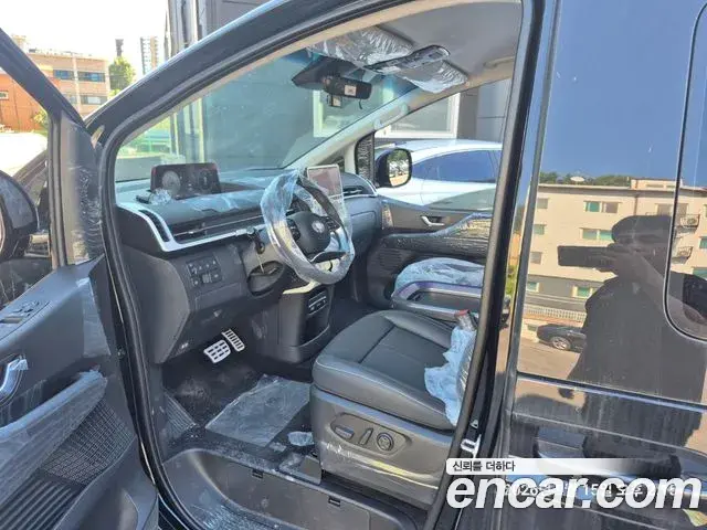 Hyundai Staria 2025 — Photo 9/20