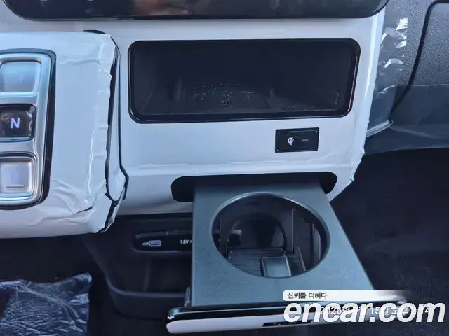 Hyundai Staria 2025 — Photo 12/20
