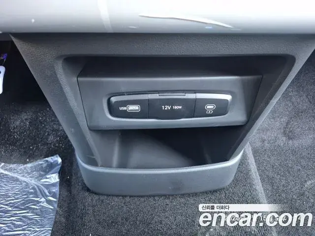 Hyundai Staria 2025 — Photo 13/20