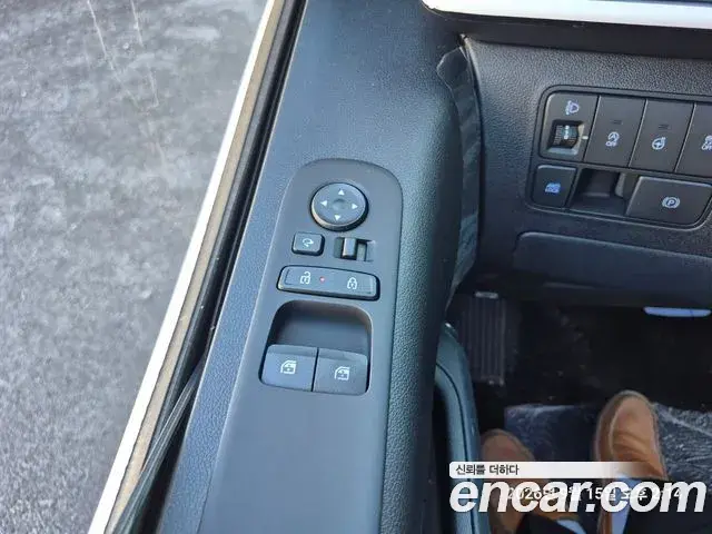 Hyundai Staria 2025 — Photo 14/20