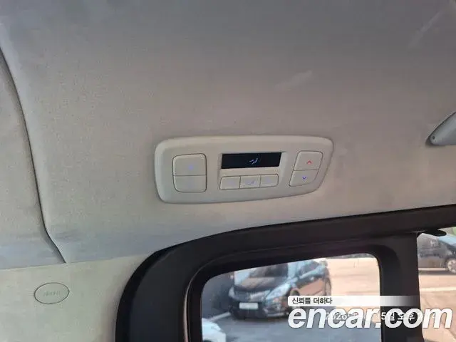 Hyundai Staria 2025 — Photo 16/20