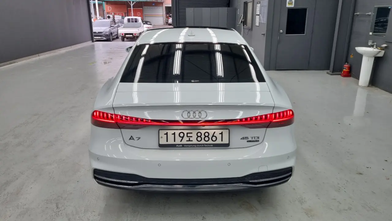 Audi A7 2021 — Фото 3/18