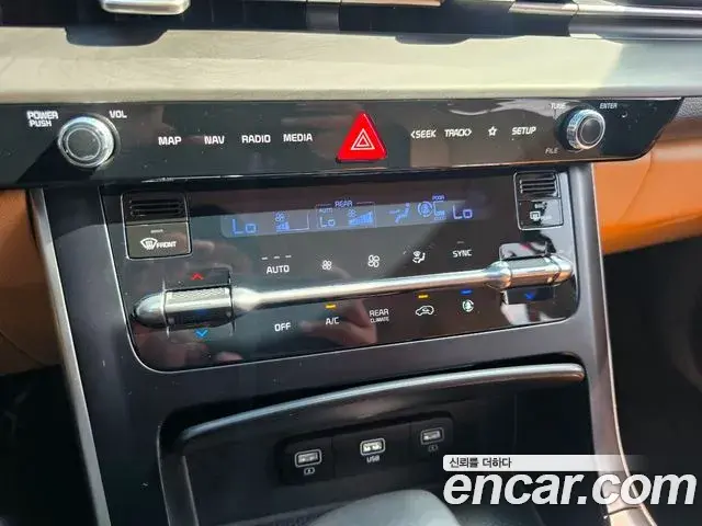 Kia Carnival 2023 — Photo 19/20