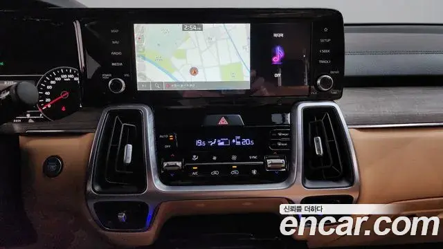 Kia Sorento 2023 — Photo 12/20