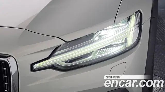 Volvo V60 Cross Country 2021 — ფოტო 9/42