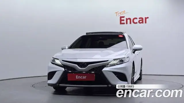Toyota Camry 2020 — Фото 3/20