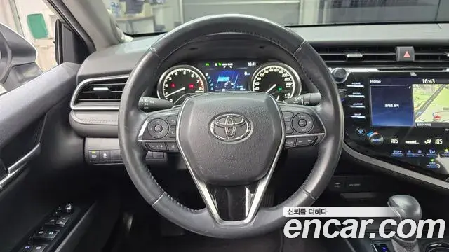 Toyota Camry 2020 — Фото 13/20
