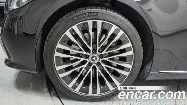 Mercedes-Benz S-Class 2021 — Photo 28/36
