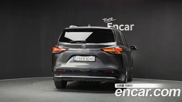 Toyota Sienna 2025 — Şəkil 13/39