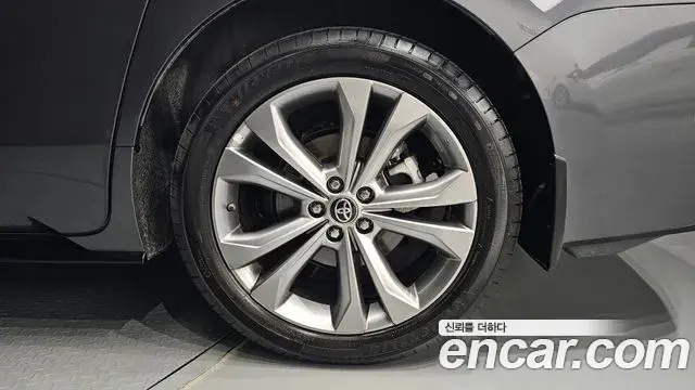 Toyota Sienna 2025 — Şəkil 27/39