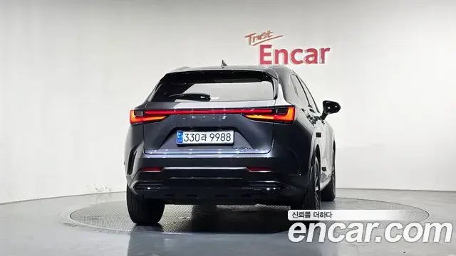 Lexus NX450h+ 2023 — Фото 4/20