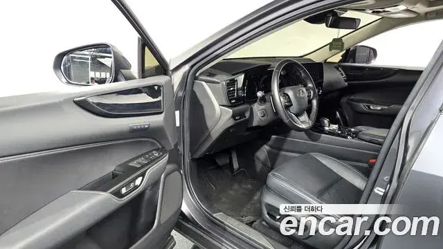 Lexus NX450h+ 2023 — Фото 10/20