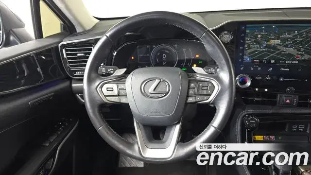 Lexus NX450h+ 2023 — Фото 12/20