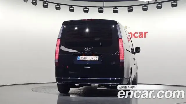Hyundai Staria 2023 — Photo 4/20