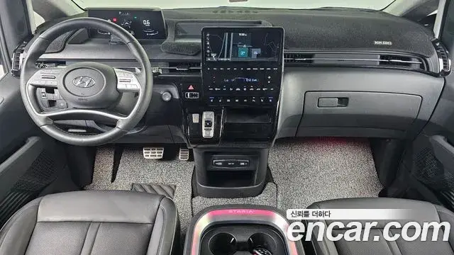 Hyundai Staria 2023 — Photo 7/20