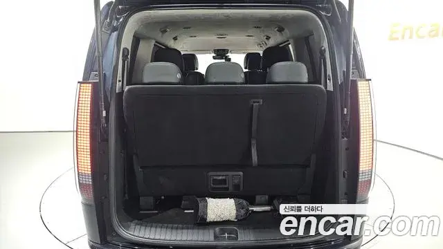 Hyundai Staria 2023 — Photo 19/20