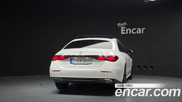 Mercedes-Benz E-Class 2025 — Фото 4/20