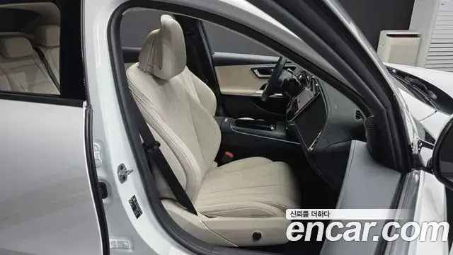 Mercedes-Benz E-Class 2025 — Фото 12/20