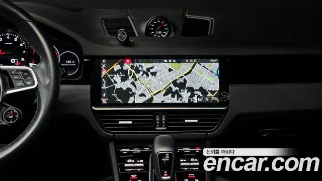 Porsche Cayenne 2020 — Photo 15/20