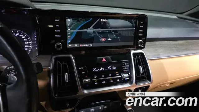 Kia Sorento 2022 — Photo 14/20