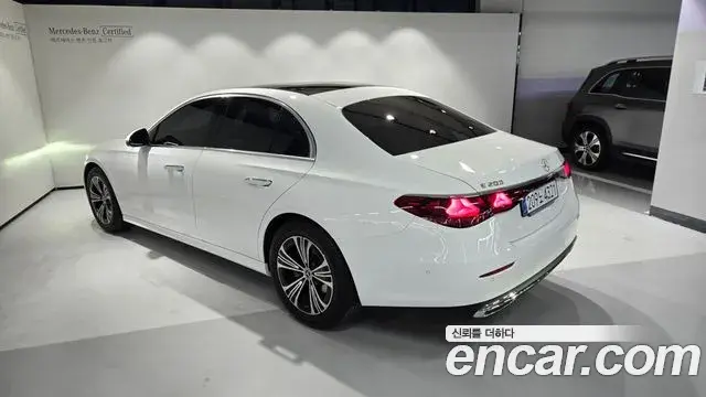 Mercedes-Benz E-Class 2025 — Photo 2/20