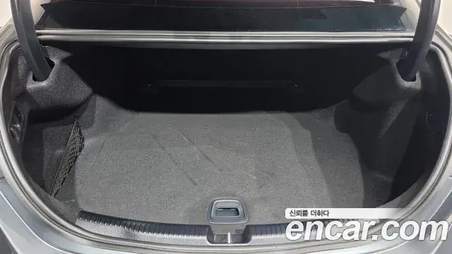 Mercedes-Benz C-Class 2025 — Şəkil 18/20