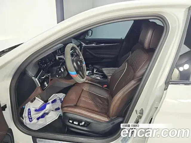 BMW 5 Series 2022 — Photo 10/18