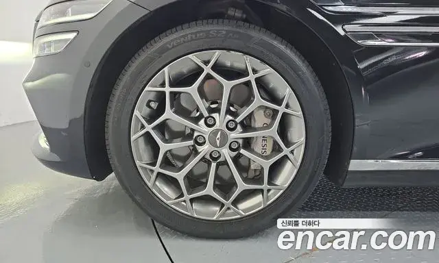 Genesis Electrified G80 2023 — Photo 5/20