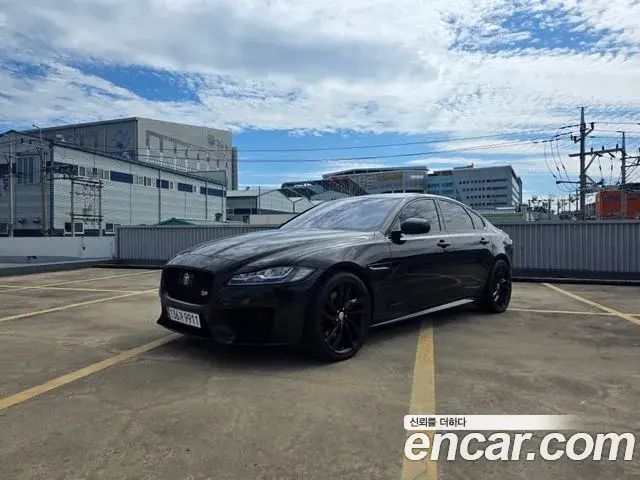 Jaguar XF 2019 — Фото 1/17