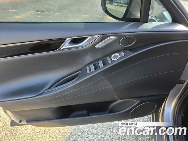 Genesis Electrified G80 2021 — Photo 11/15