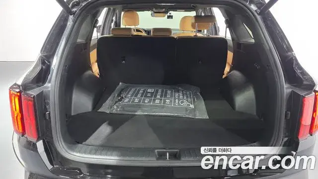 Kia Sorento 2023 — Photo 17/20