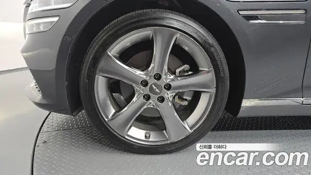 Genesis Electrified G80 2020 — Photo 5/20