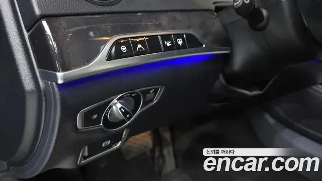 Mercedes-Benz S-Class 2019 — Photo 9/20