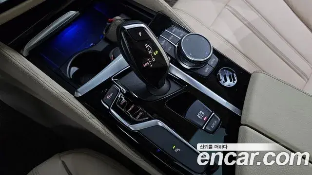BMW 5 Series 2020 — ფოტო 15/20