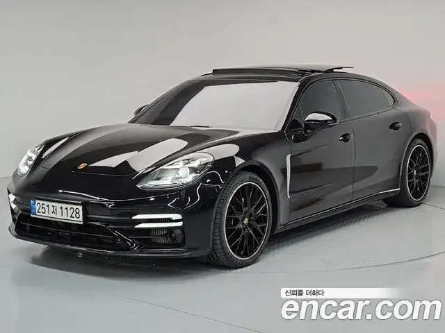 Porsche Panamera, 2022