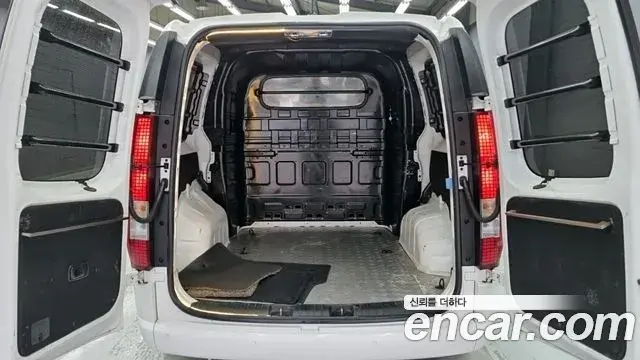 Hyundai Staria 2023 — Photo 2/19