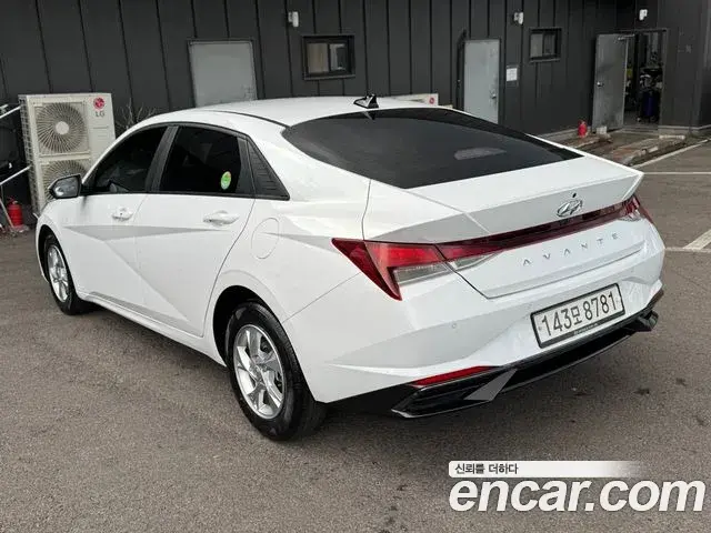 Hyundai The New Avante Hybrid 2021 — Photo 1/20