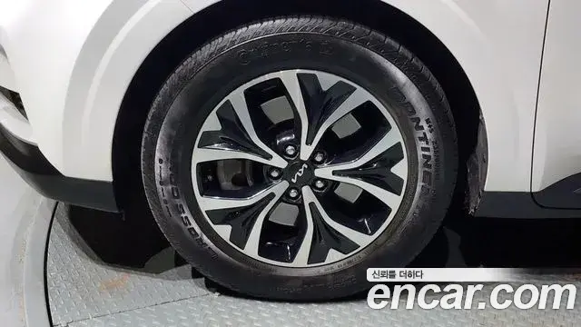 Kia Carnival 2023 — Фото 19/20