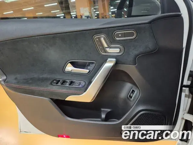 Mercedes-Benz A-Class 2020 — Photo 9/20