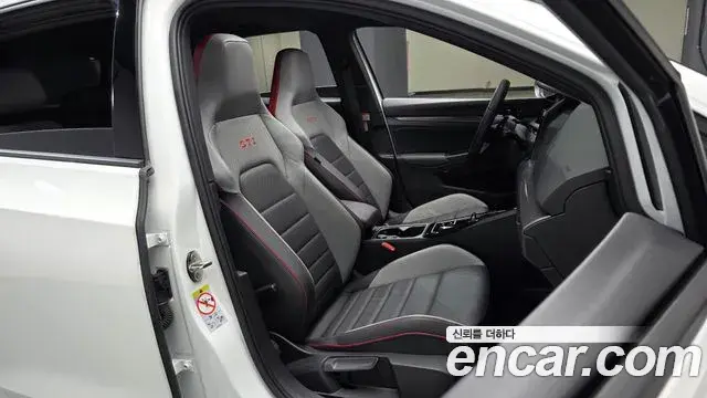 Volkswagen Golf 2023 — Photo 15/20