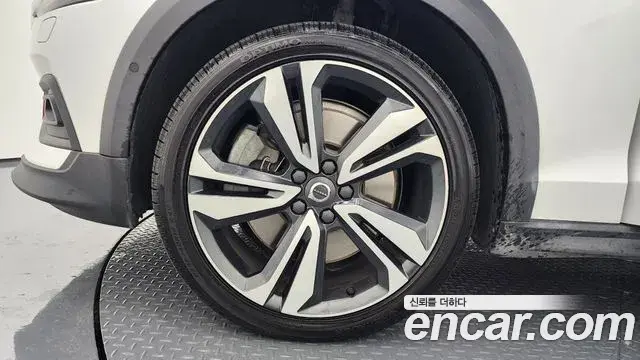 Volvo V60 Cross Country 2020 — ფოტო 15/20