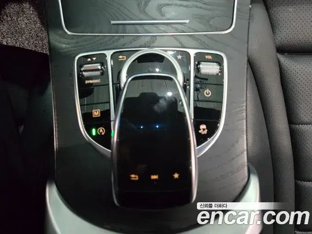Mercedes-Benz GLC-Class 2019 — Photo 8/20