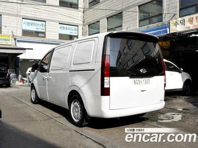 Hyundai Staria 2021 — ფოტო 8/20