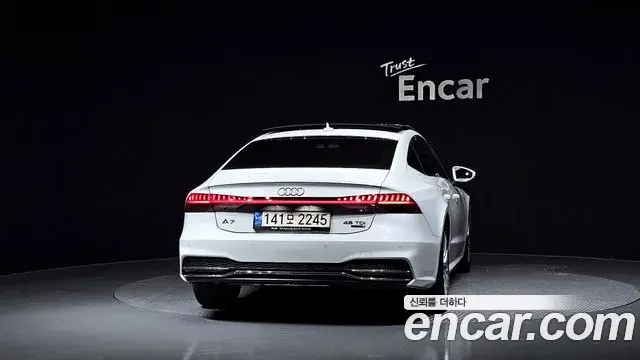 Audi A7 2020 — ფოტო 17/20