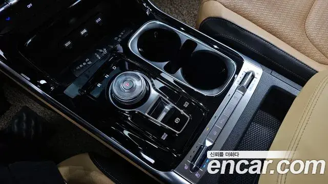 Kia Carnival 2022 — ფოტო 4/20