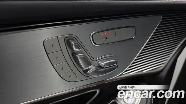 Mercedes-Benz EQC 2020 — ფოტო 19/20