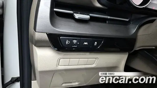Kia Carnival 2021 — Фото 17/20
